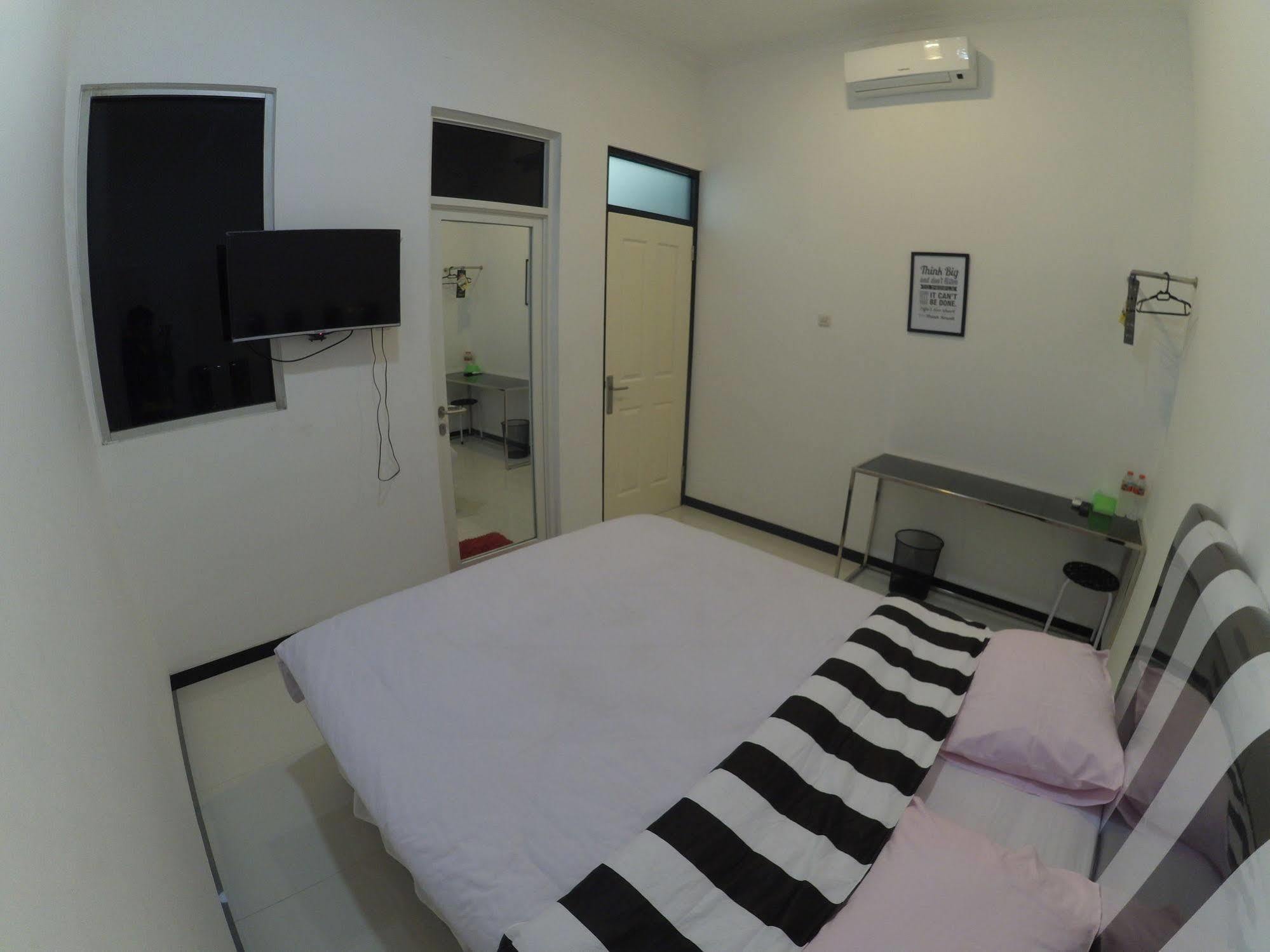 Mess Inn Semarang Exteriér fotografie
